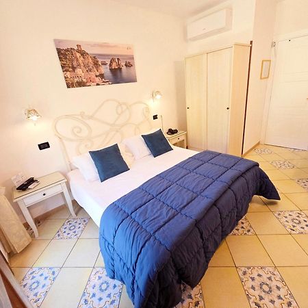 Hotel Cala Marina كاستيلاّماري ديل غو المظهر الخارجي الصورة